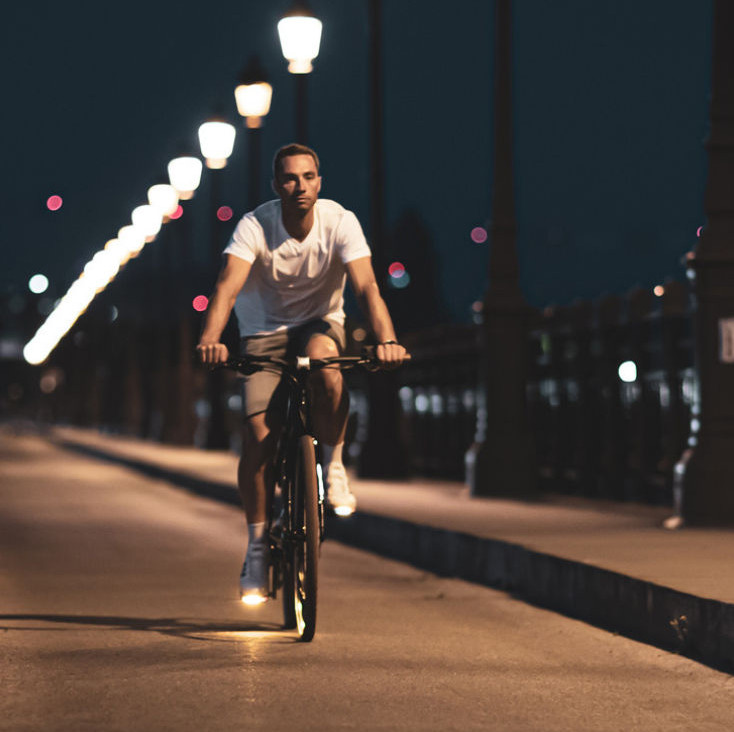 e-765-gotham-electric-bike-at-night-with-geo-trekking-vision-pedals